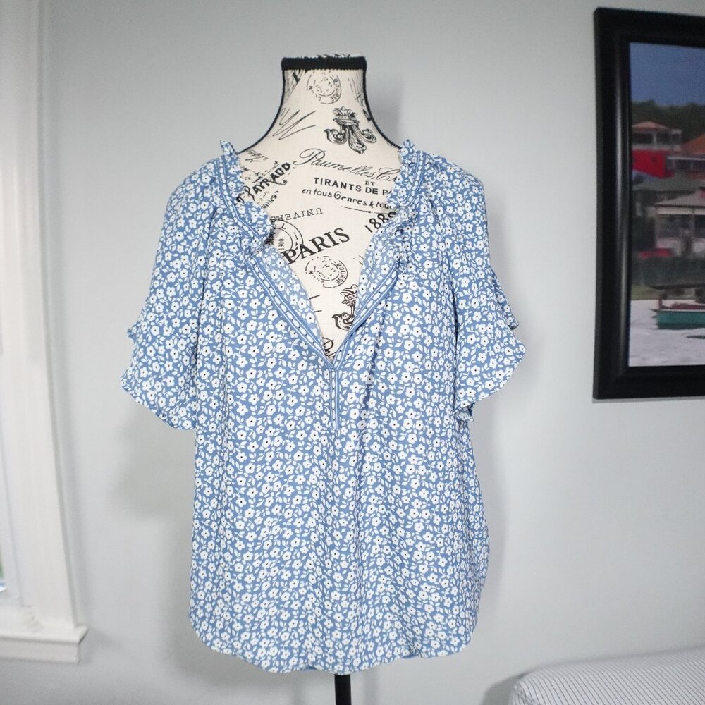 Max Studio Blouse Floral Blue stretchable waist sz Large In great Condition